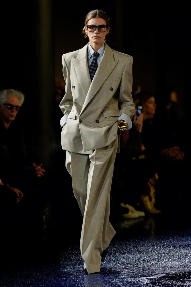 Kadın Moda Defileleri: İlkbahar/Yaz 2025'in 10 Trendi