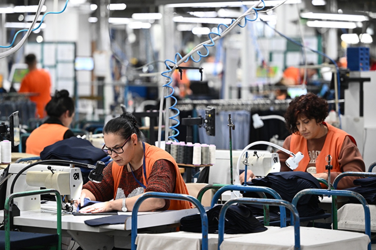 Türk tekstil ve giyim sektöründe terazi şaştı: Maliyetler artıyor, üretim ve ihracat düşüyor