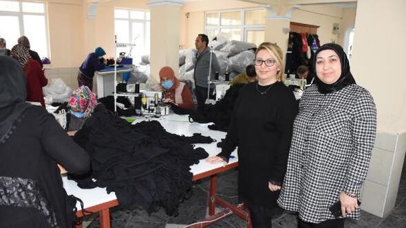 Hobi olarak başladı, tekstil atölyesi kurdu