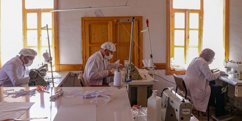 Fabrikaları 2 hafta kapattılar! Günlük 1 milyon maske üretilecek